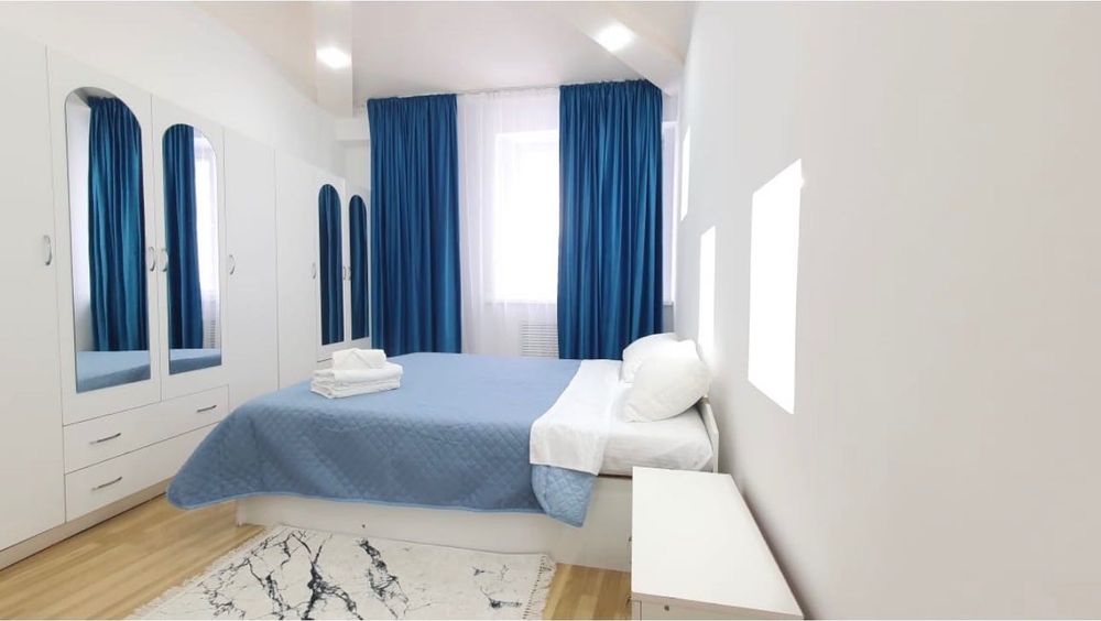 Кровать белая двухспальная