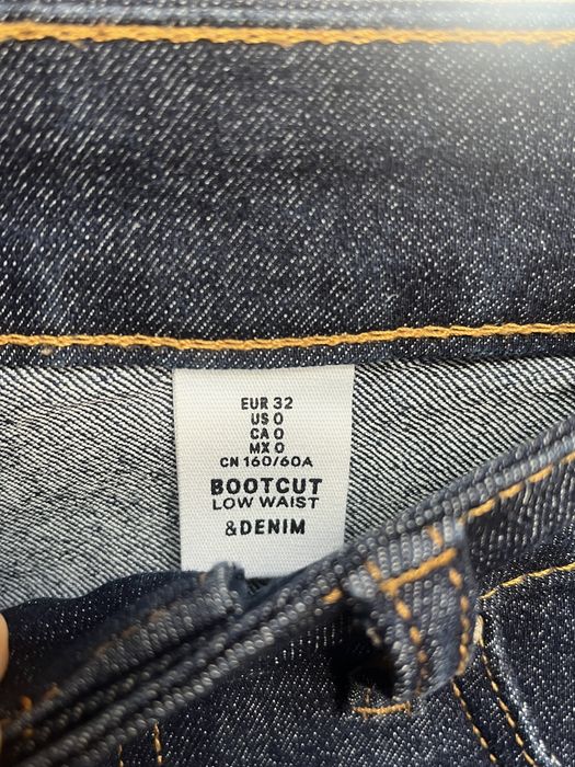 Blugi H&M, talie joasă, bootcut, albastru intens