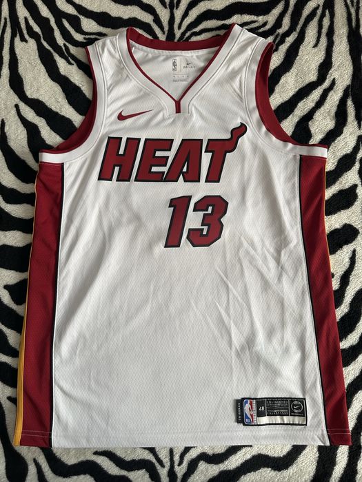 Vând tricouri NBA