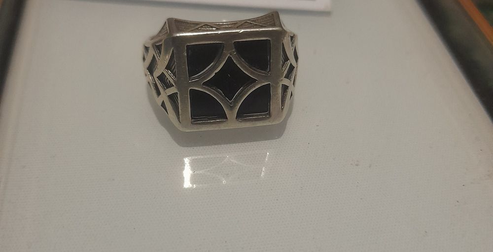 Kumush uzuk sotiladi