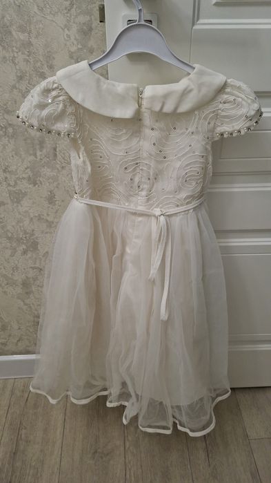 Продам платье на 4-5 лет