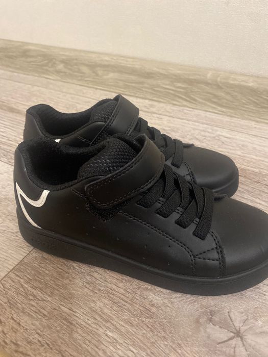 Кроссовки детские