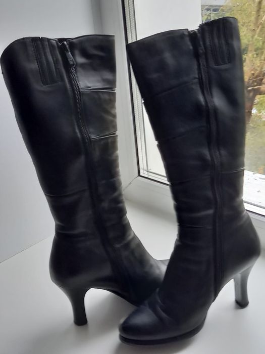 Продам зимние сапоги женские