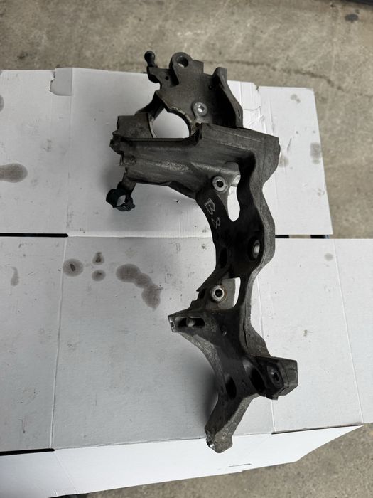 Suport motor suport accesorii pt 2.0 CRLB passat b8 arteon etc