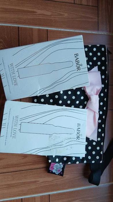 Fiole Babor si geanta cosmetica
