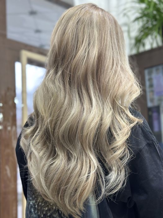 Женские стрижки, окрашивание и уход за волосами