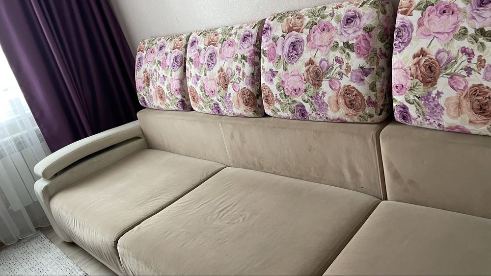 Диван бежевая б/у