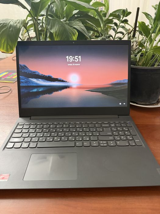 ПРОДАМ Ноутбук Lenovo IdeaPad V15