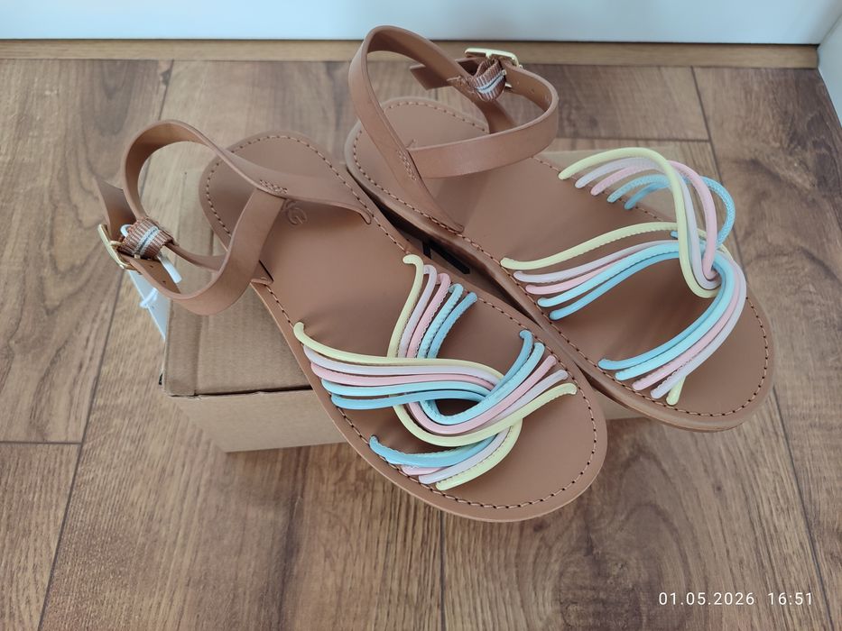 Нови MANGO детски сандали, 31 и 33 номер