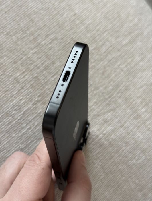 Iphone 16 pro 256gb full box!!