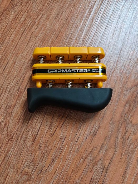 Тренажёр для пальцев для басиста