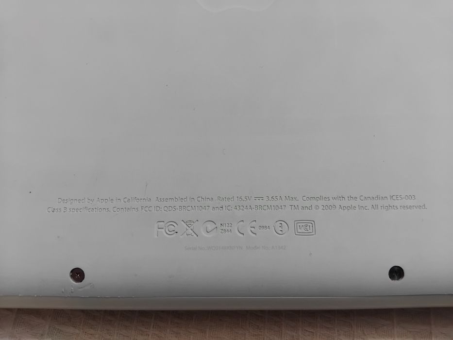 Продавам Apple MacBook A1342