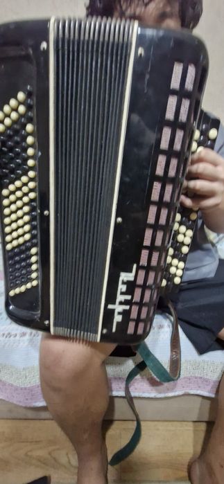Продаётся баян б/у