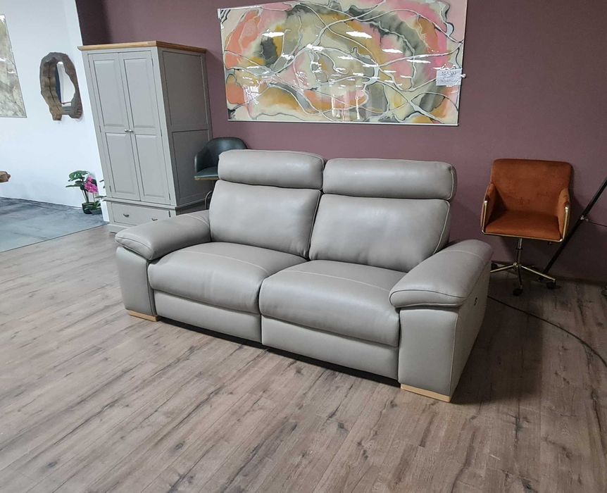 Италиански бежов кожен диван тройка с електрически релакс механизъм