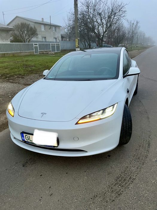 Autoturism Tesla model 3