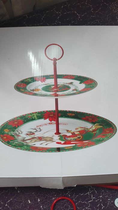 Коледни подаръци и четки за почистване на съдове