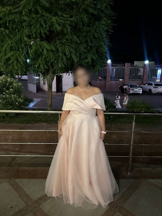 Платье вечернее продается