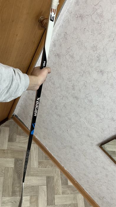 Продам клюшку бауер Nexus