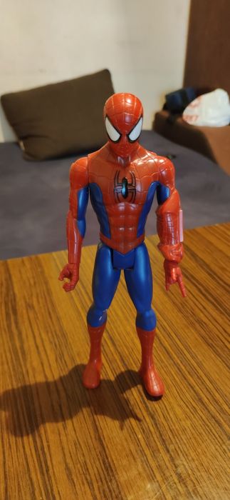 Фигурки Спайдърмен и Батман