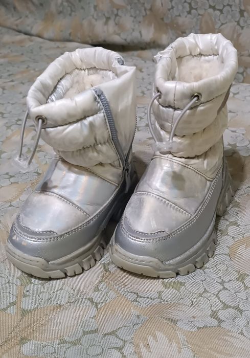 Продам детскую обувь