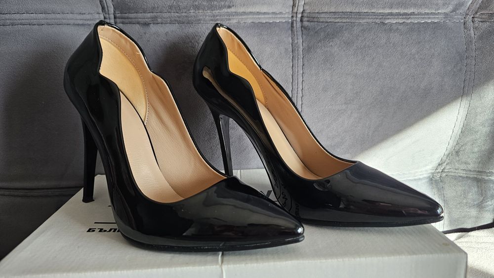 Обувки на висок ток - нови