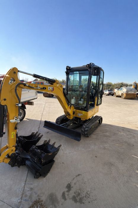 Inchiriez miniexcavator CAT