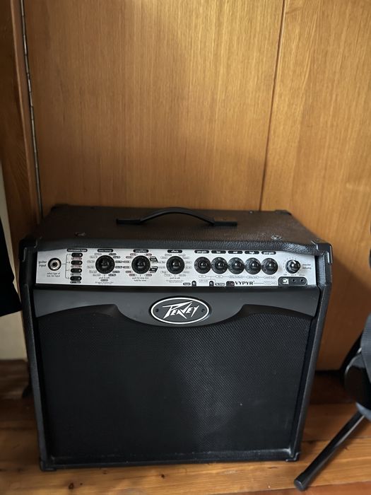 Электро гитара yamaha и комбоусилитель peavey