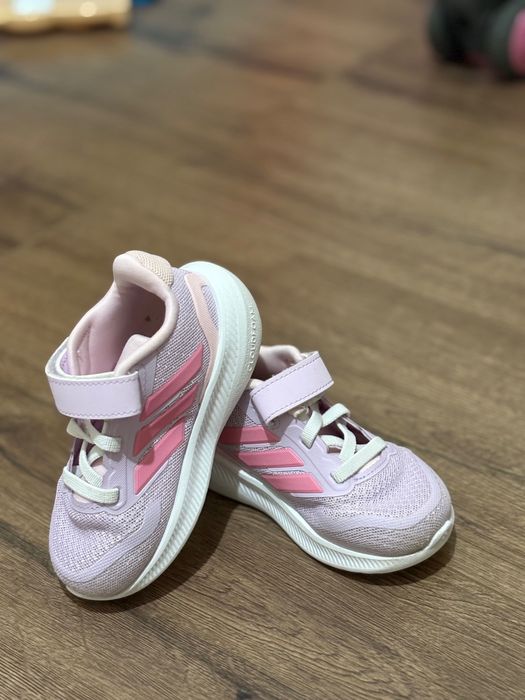 Маратонки adidas 22 номер за момиче