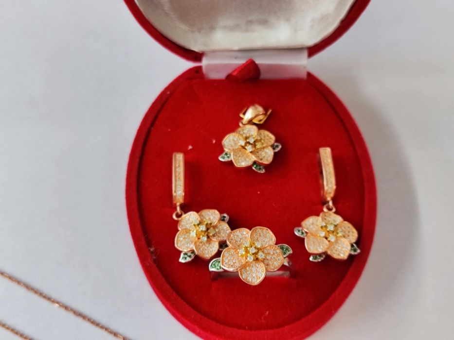 Сребърен комплект обеци,колие и пръстен