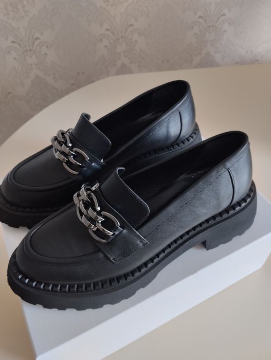 Продам женскую обувь