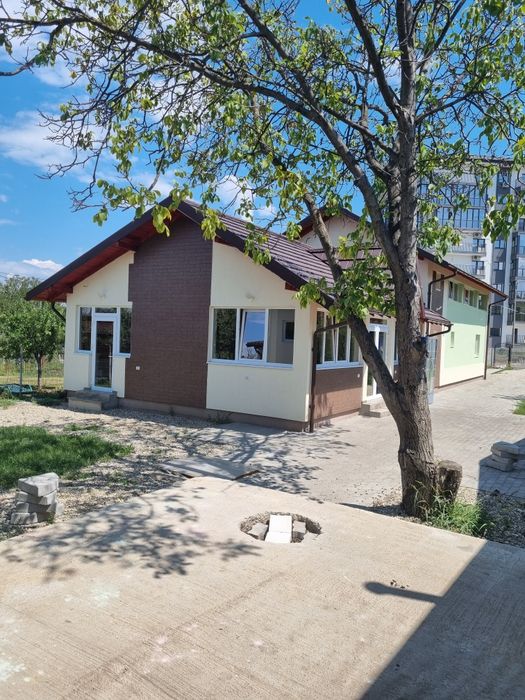 Vând  casa in Mioveni centru teren 1260 mp