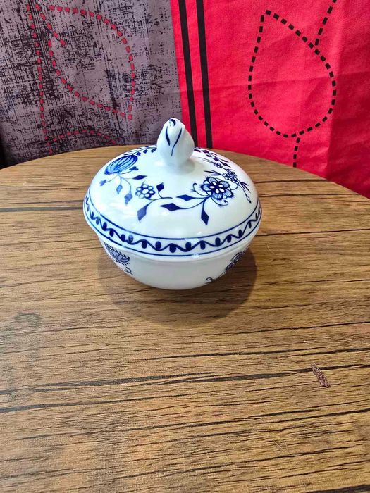 Порцеланова захарница