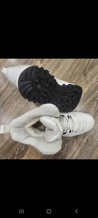 Продам ботинки женские