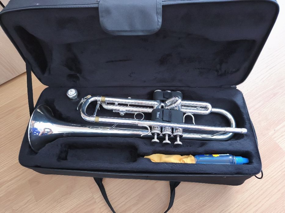 trompetă de vânzare