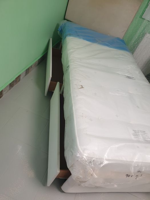 Reducere Pat de o persoana + saltea
