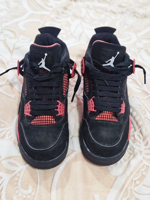 Jordan 4 Retro red