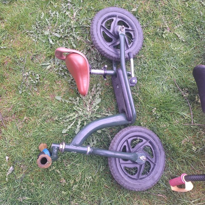 Vand doua biciclete de copiii fara pedale