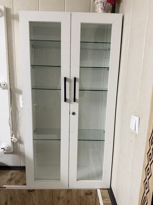 Шкаф почти янги коп ишлатилмаган салон йоки аптекаларга идеалный тушад