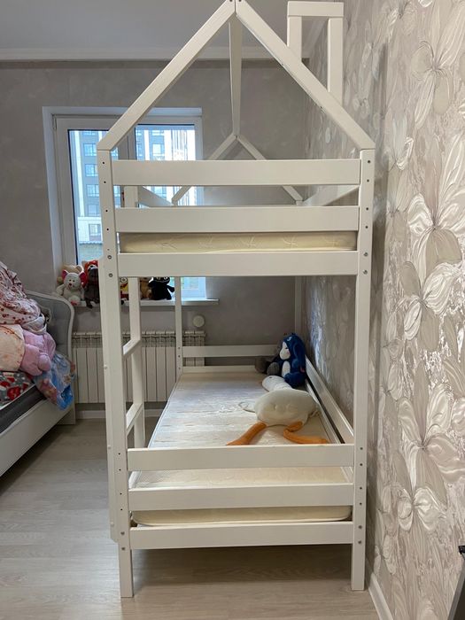 Продам двухярусную кровать