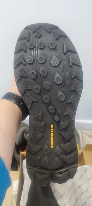 Продам кроссовки Strobbs