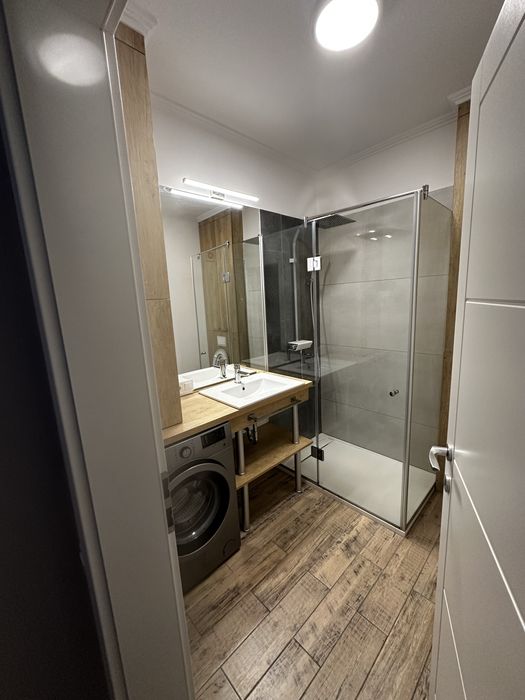 Inchiriez apartament