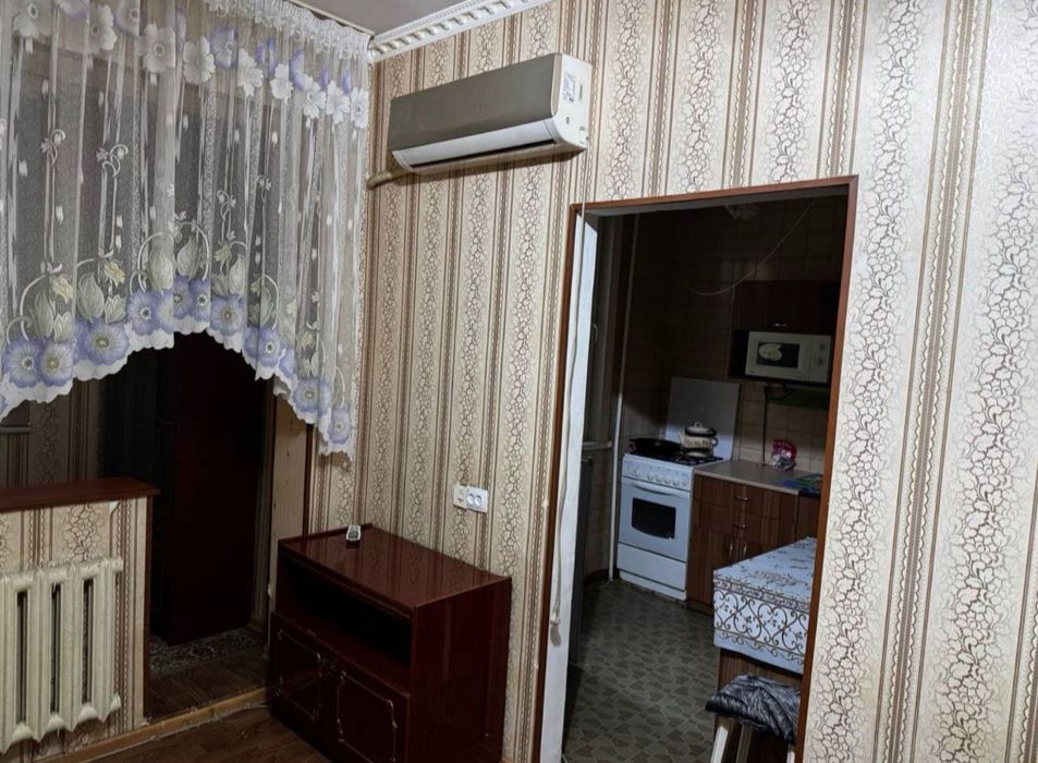 (4) Мирзо Улугбекский р-он Феруза. 205 школа. 1/1/4  33м².