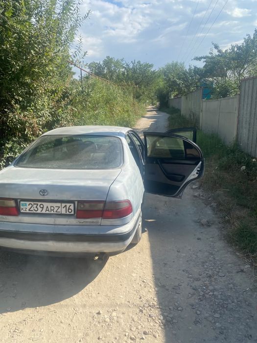 Продам машину Тоета Карина Е