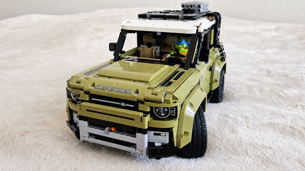 LEGO Technic 42110 Land Rover Defender - Complet, Cutie și Manual inclus