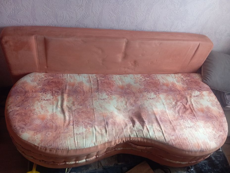 Продам диван ( 150см-195см) срочно