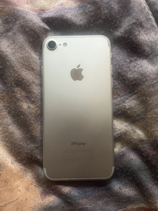 Продавам Iphone 7