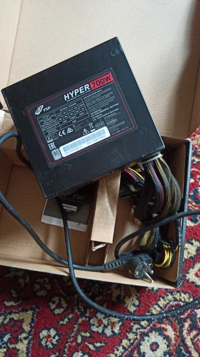 Продавам захранване Fortron Hyper 700W