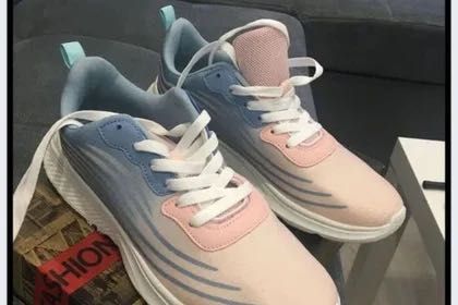 Продам кроссовки женские