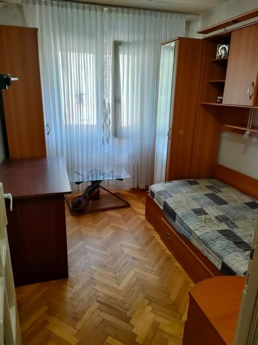 Apartament 3 camere semidecomandat