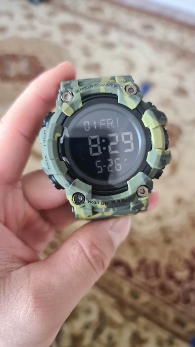 Часы камуфляж. Массивные.